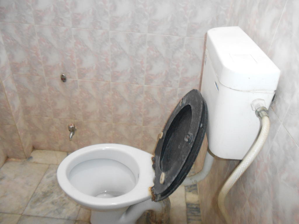 Hotel Sonmony Varanasi Quarto foto